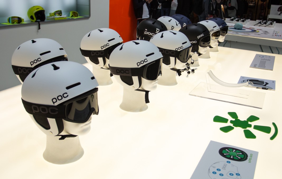 Die neuen POC Auric Pro Helmets mit verbessertem Schutz für Ohren und Schläfe. Goggles: Retina Big mit Zeiss Optik