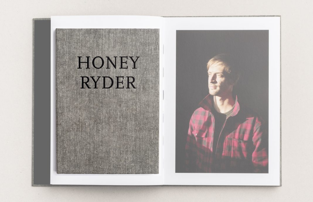 Honey Ryder - Silvanos Buch über die letzten vier Jahre, in denen er Nicolas Müller begleitet hat